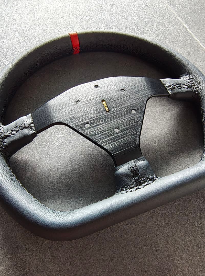 ポルシェクレスト付き ステアリング とスパルコホーンリング