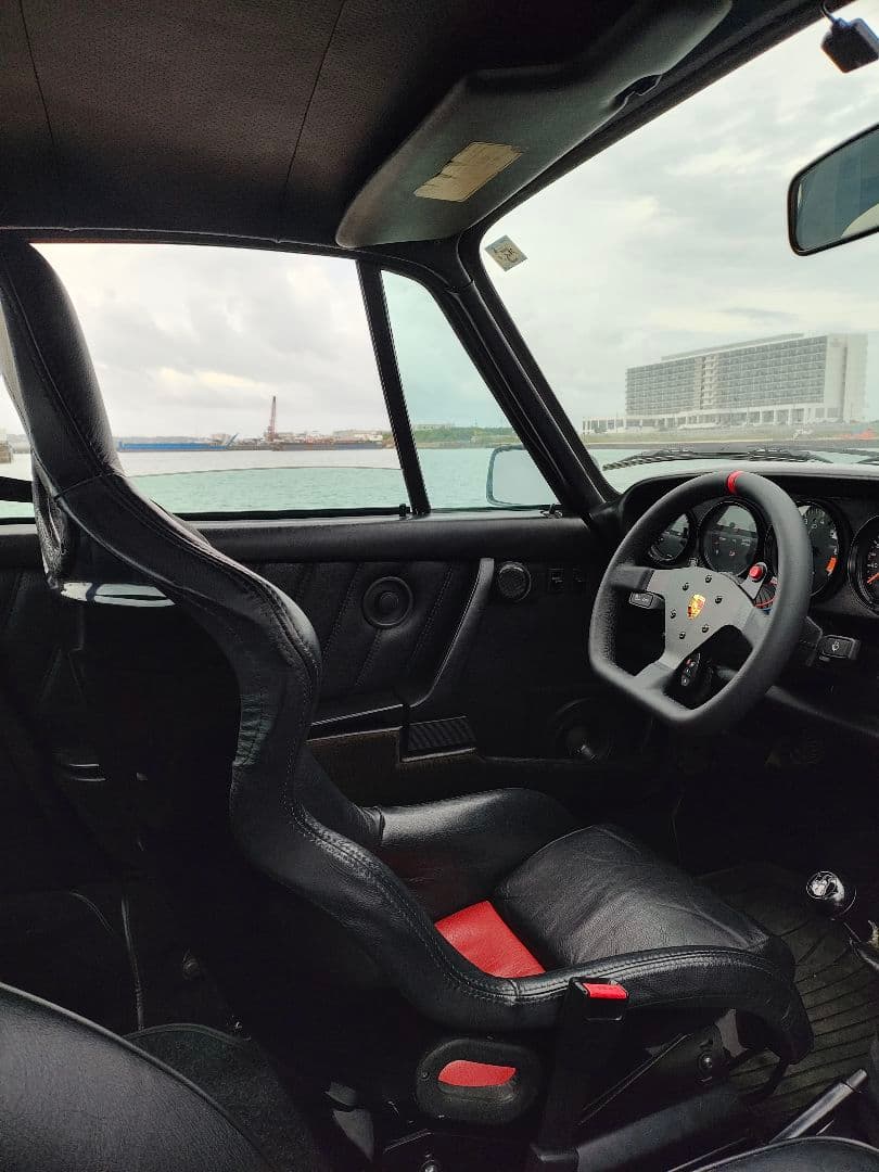 ポルシェクレスト付き ステアリング とスパルコホーンリング