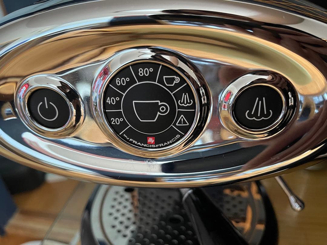 Illyのエスプレッソマシン　Francis Francis X7