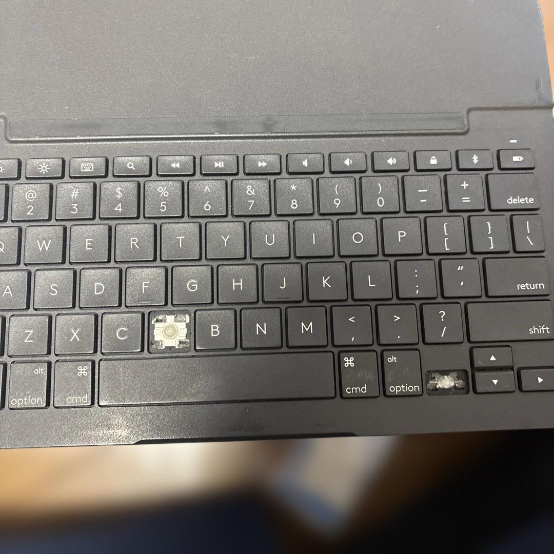 iPad 第8世代 128GB WiFiモデル、ケース付き