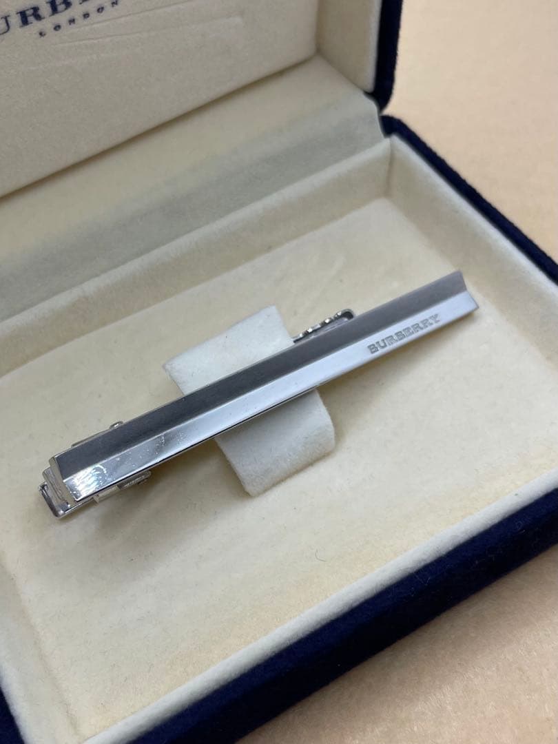 【BURBERRY】ネクタイピン 白×シルバー