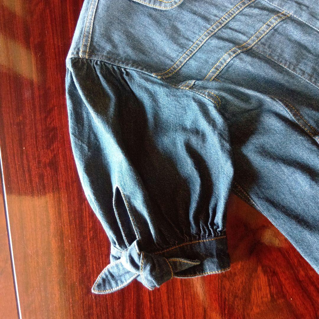 バックのうさぎ刺繍が可愛いデニムジャケット