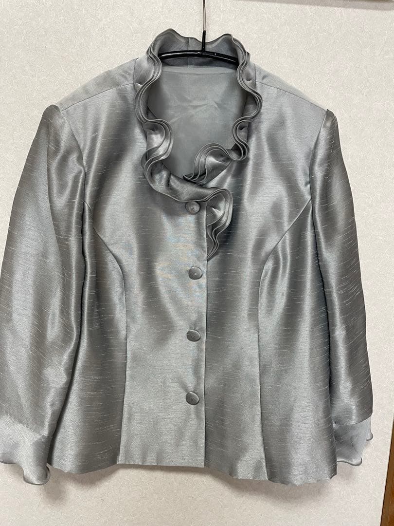 サテンジャケット&フレアスカート　ソワールドルチェ