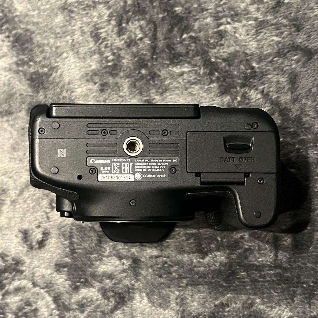 Canon EOS Kiss X8i 一眼レフカメラセット（レンズ3本付)