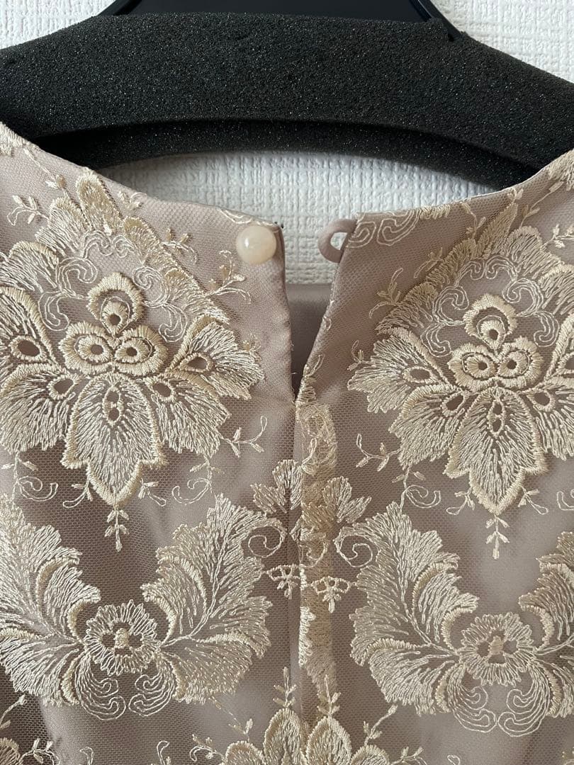 【期間限定セール‼️】AIMERパーティードレス ベージュM