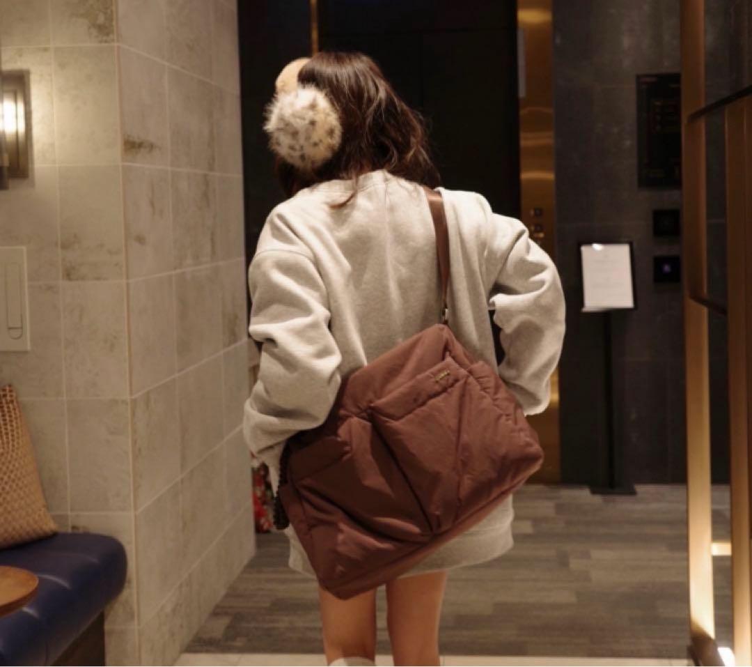 ジュメロ　パファーショルダーバッグ　ブラウン