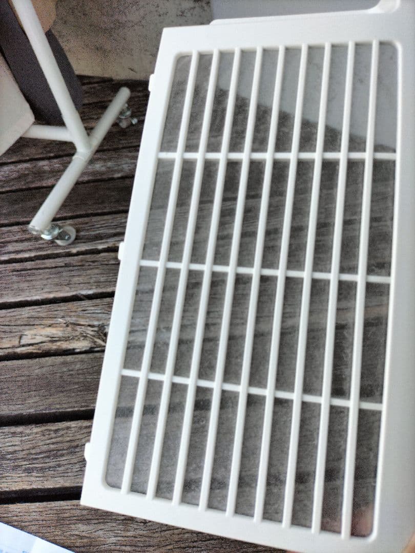 SHARP冷風　 除湿機 ホワイト CM-R100　23年式