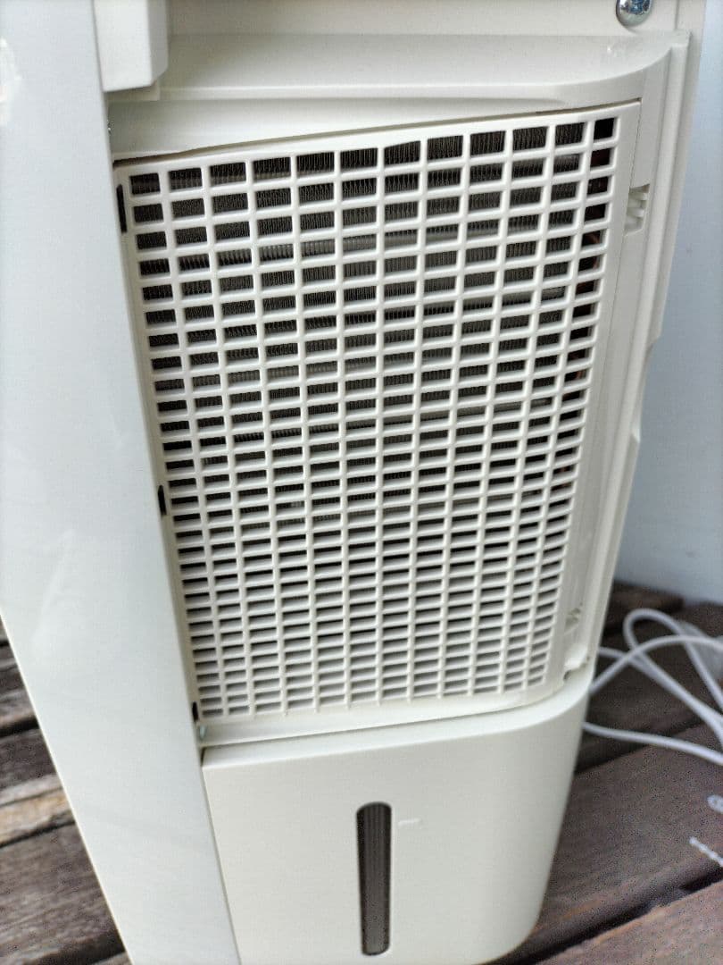 SHARP冷風　 除湿機 ホワイト CM-R100　23年式