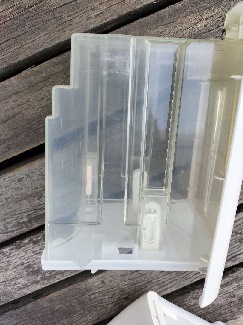 SHARP冷風　 除湿機 ホワイト CM-R100　23年式