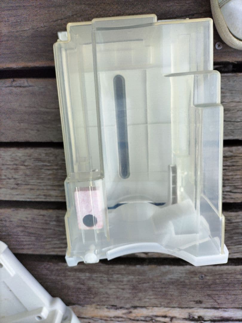 SHARP冷風　 除湿機 ホワイト CM-R100　23年式