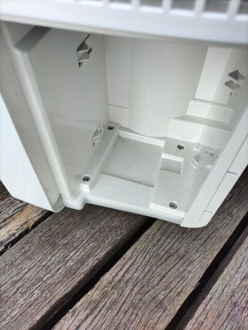 SHARP冷風　 除湿機 ホワイト CM-R100　23年式