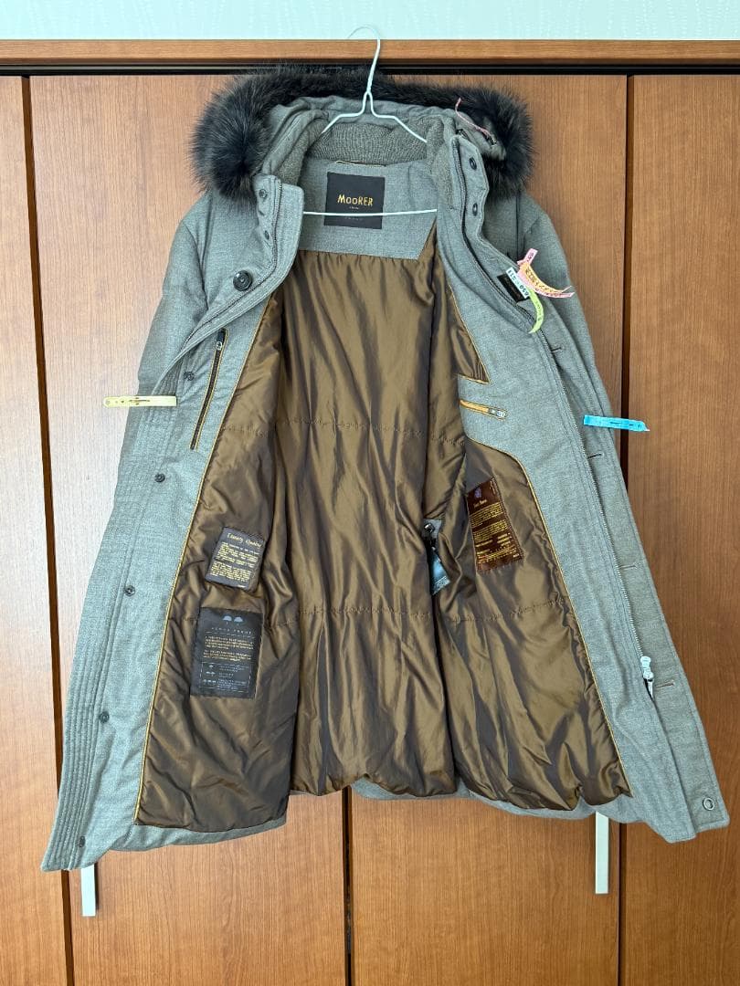 ムーレーダウンジャケット グレーベージュ ファー付き