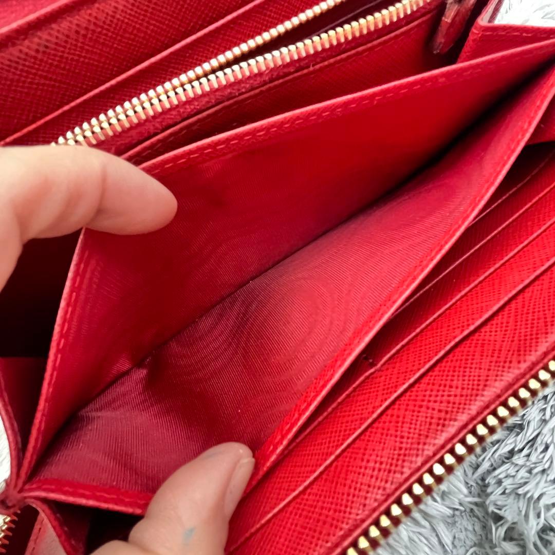 良品✨PRADA 大きめロゴ　ラウンドファスナー　サフィアーノ　レッド　長財布