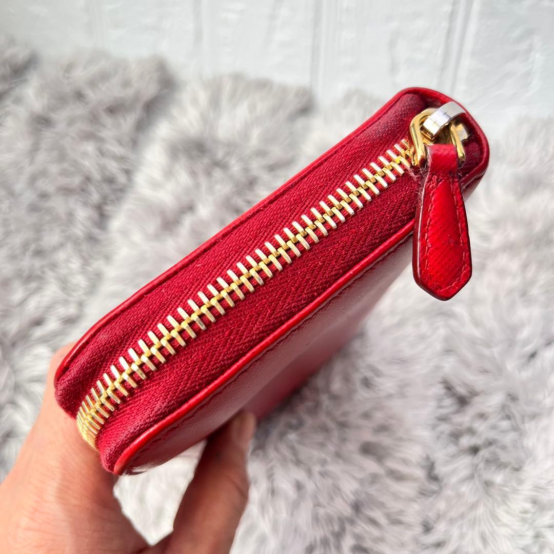 良品✨PRADA 大きめロゴ　ラウンドファスナー　サフィアーノ　レッド　長財布