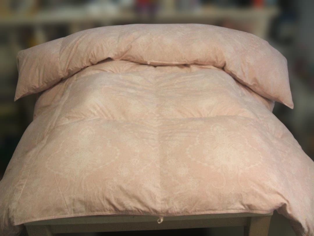 （ダブル）新品＊四つ星エクセル＊フランス産１，７キロ増量＊二層式羽毛布団