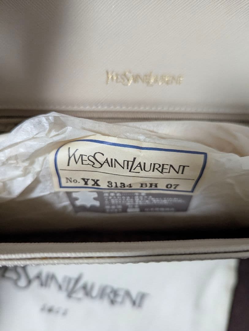 極美品 Yves Saint Laurent クラッチバッグ 本物 本革 レザー