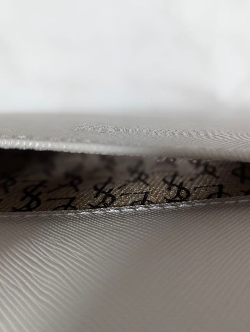 極美品 Yves Saint Laurent クラッチバッグ 本物 本革 レザー