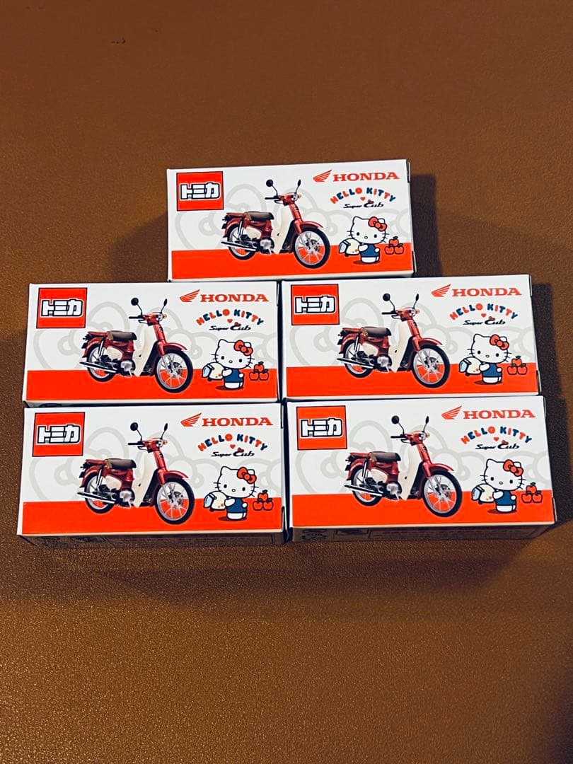 トミカ スーパーカブ × HELLO KITTY コラボモデル新品、未開封品5台