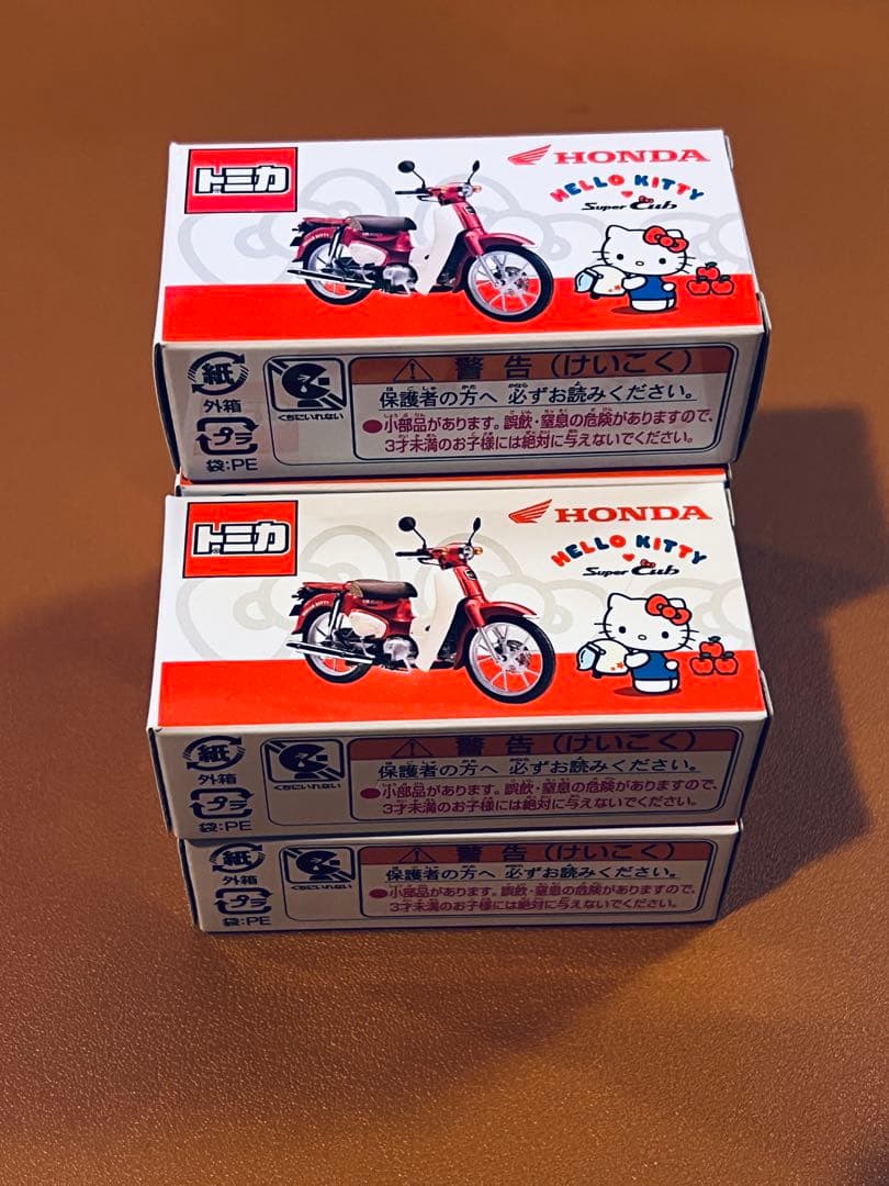 トミカ スーパーカブ × HELLO KITTY コラボモデル新品、未開封品5台