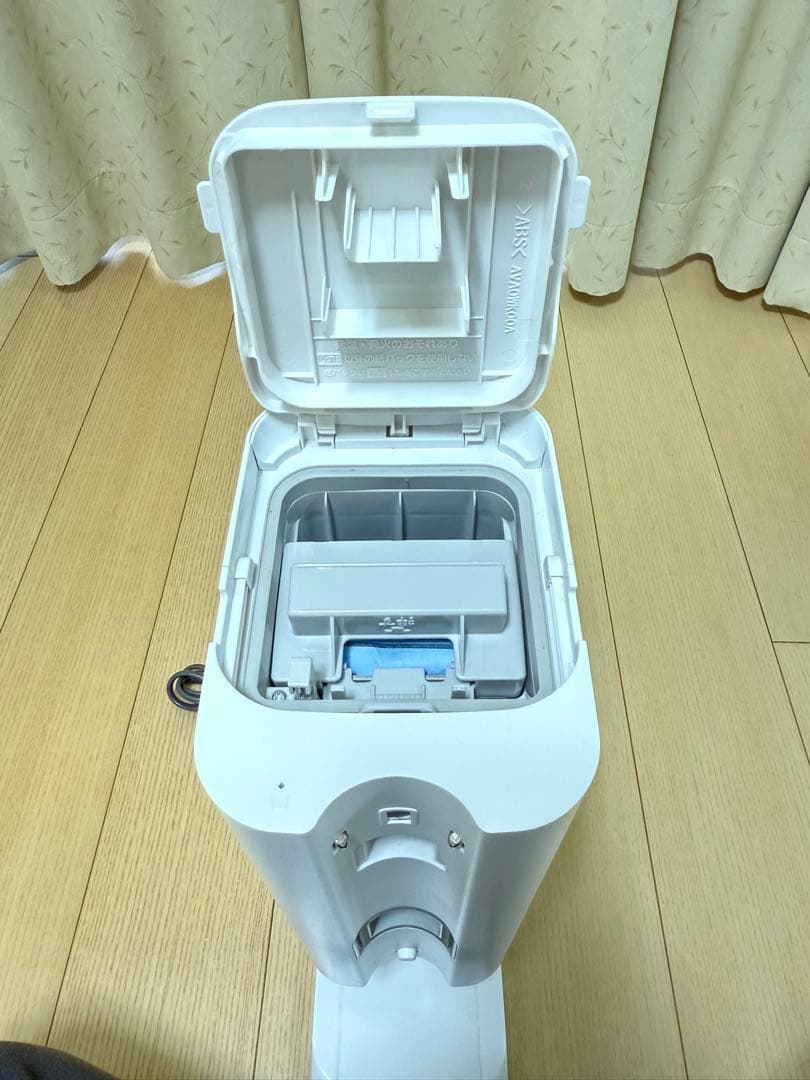 m*n様 Panasonic スティッククリーナー MC-NS10K-W　パナソ