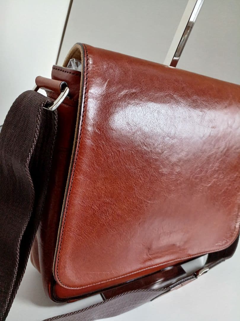 美品 ココマイスターマットーネマルチショルダーバッグ　ブラウン