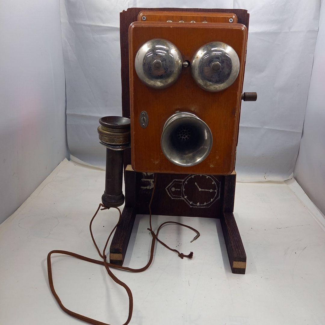 ビンテージ手回し式電話機