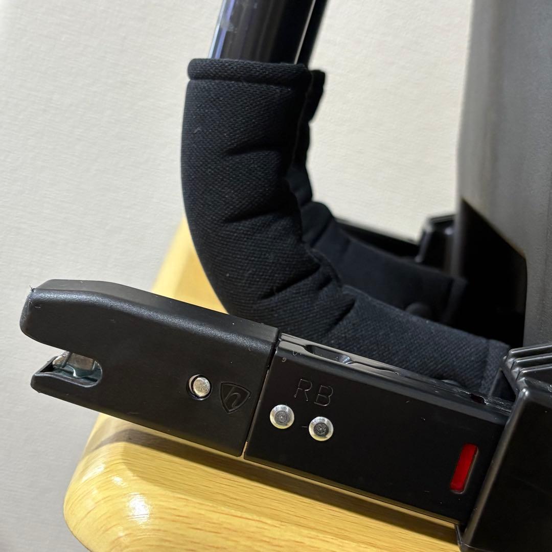 エールベベ クルットR ウィ リュクスグレー チャイルドシート