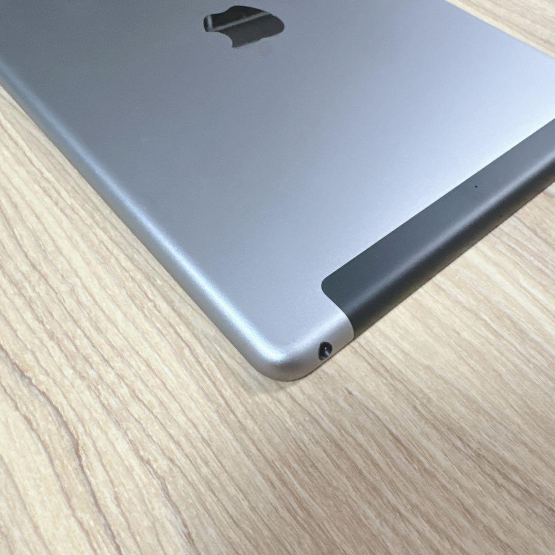 iPad(第6世代)　32gb simフリー