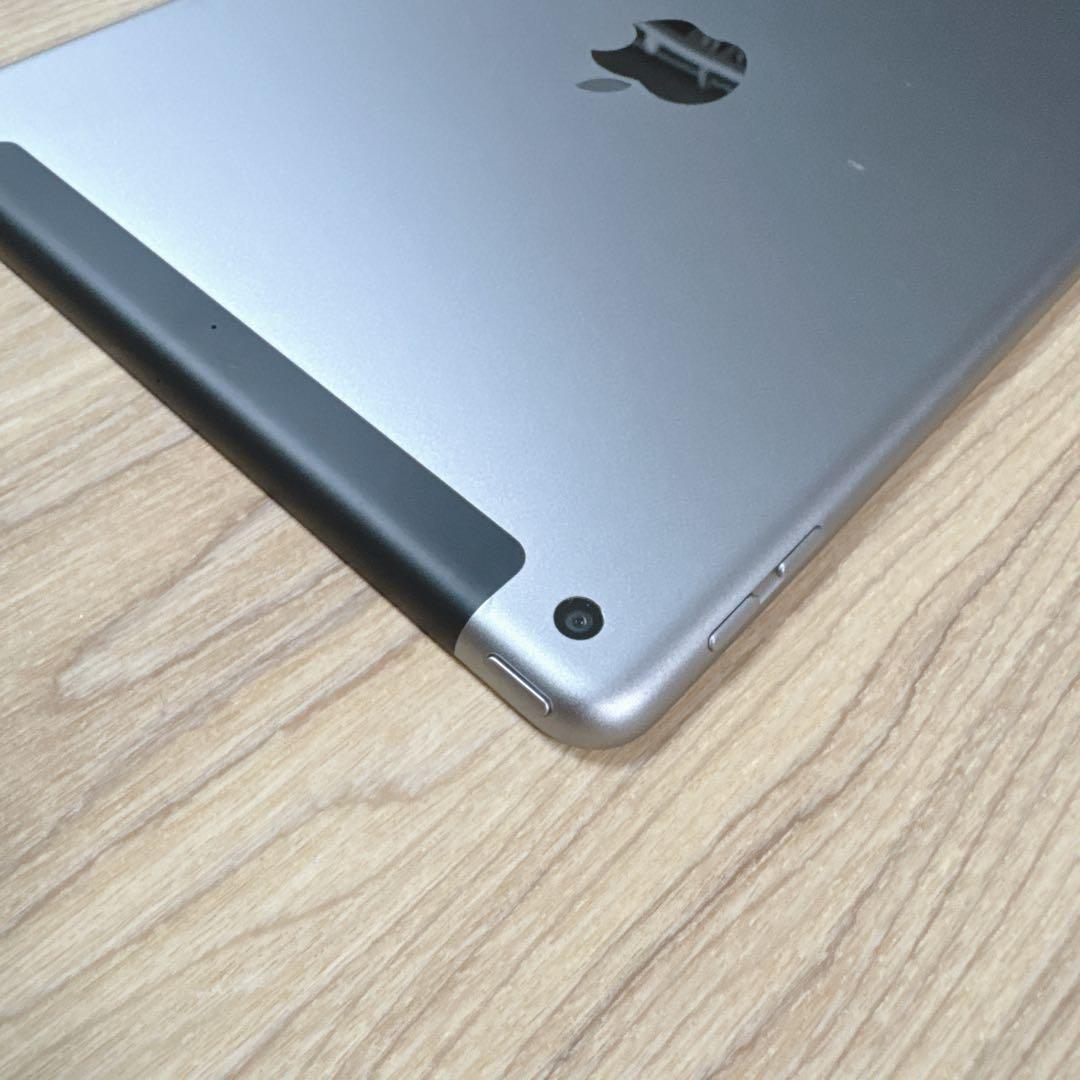 iPad(第6世代)　32gb simフリー