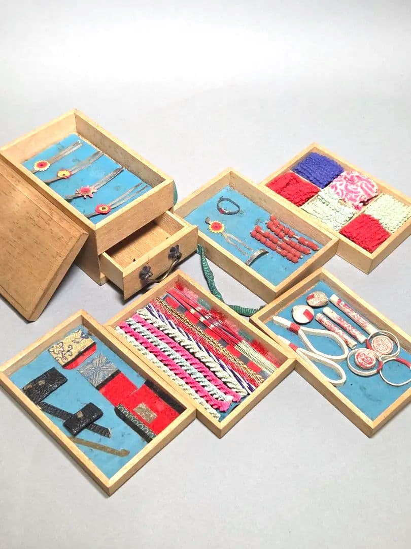 古い小さな雛道具　簪　髪飾り　小物いろいろ