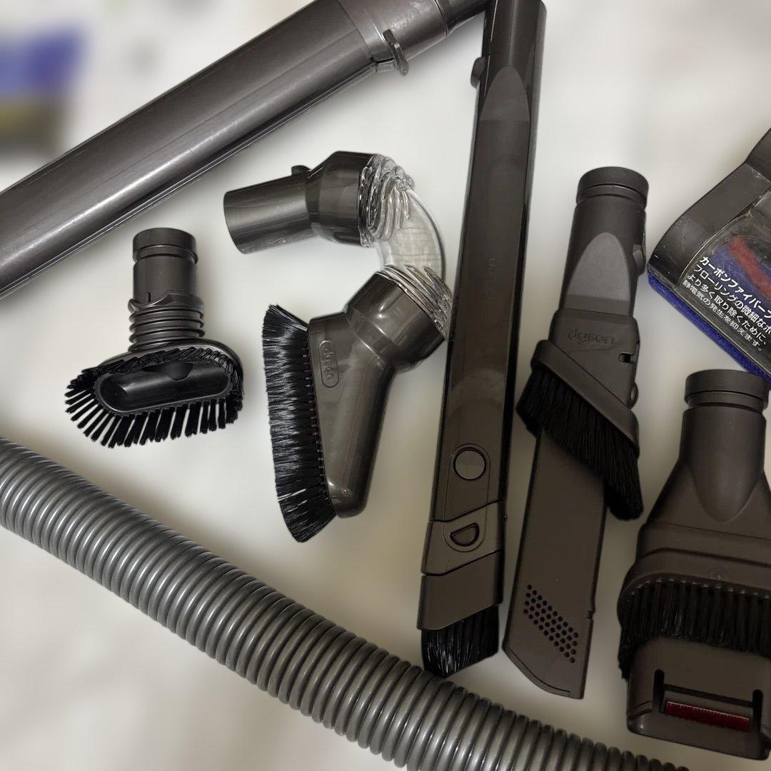 Dyson DC63 掃除機　先端ノズル付属品付き