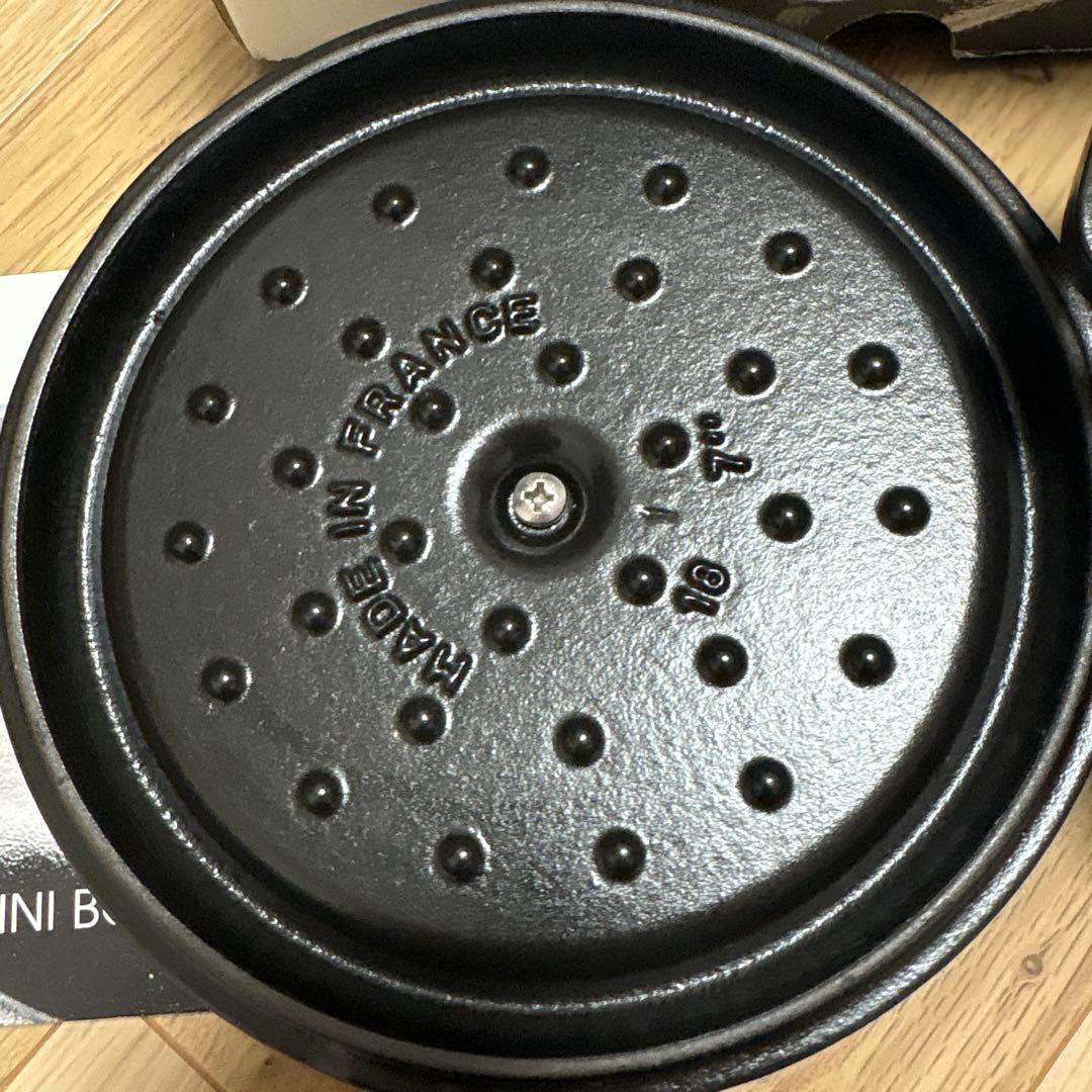 新品未使用 staub 18cm ココットラウンド