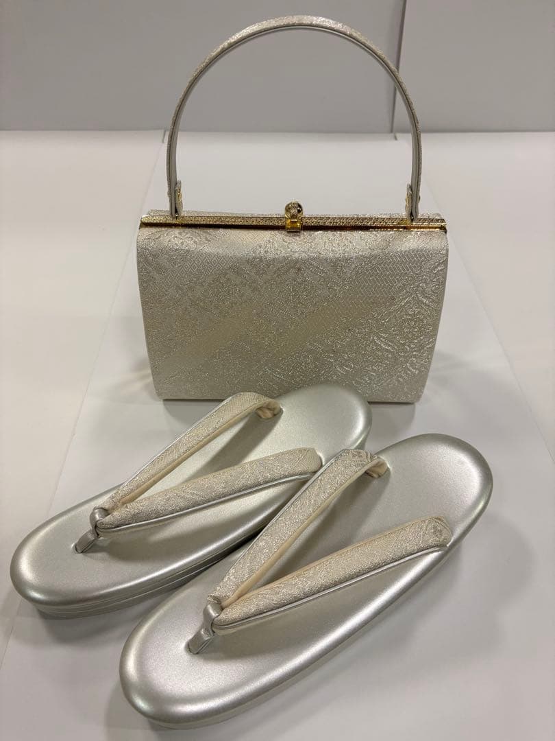 和装用草履バッグセット　シルバー系　正倉院模様　金銀　エレガント　新品　少々訳有
