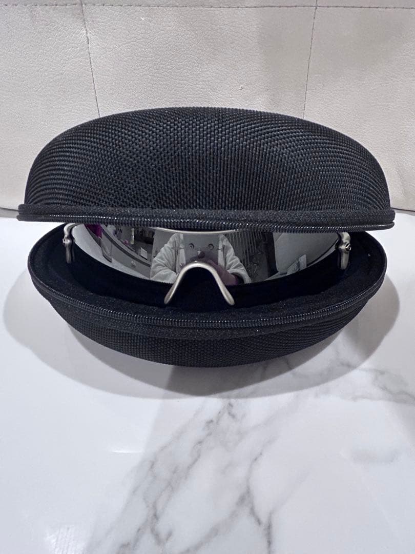 オークリー　サングラス　美品　ケース付