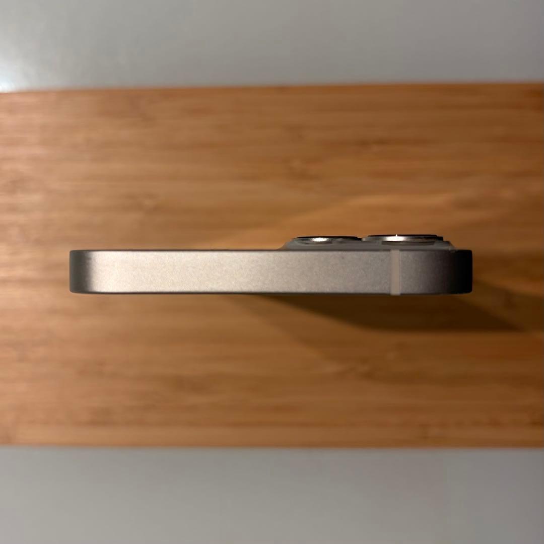 美品 Apple iPhone13 ホワイト スターライト 本体