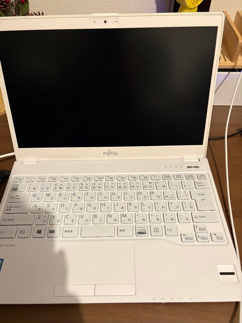 Windowsノート本体 Fujitsu LIFEBOOK UH75/B3