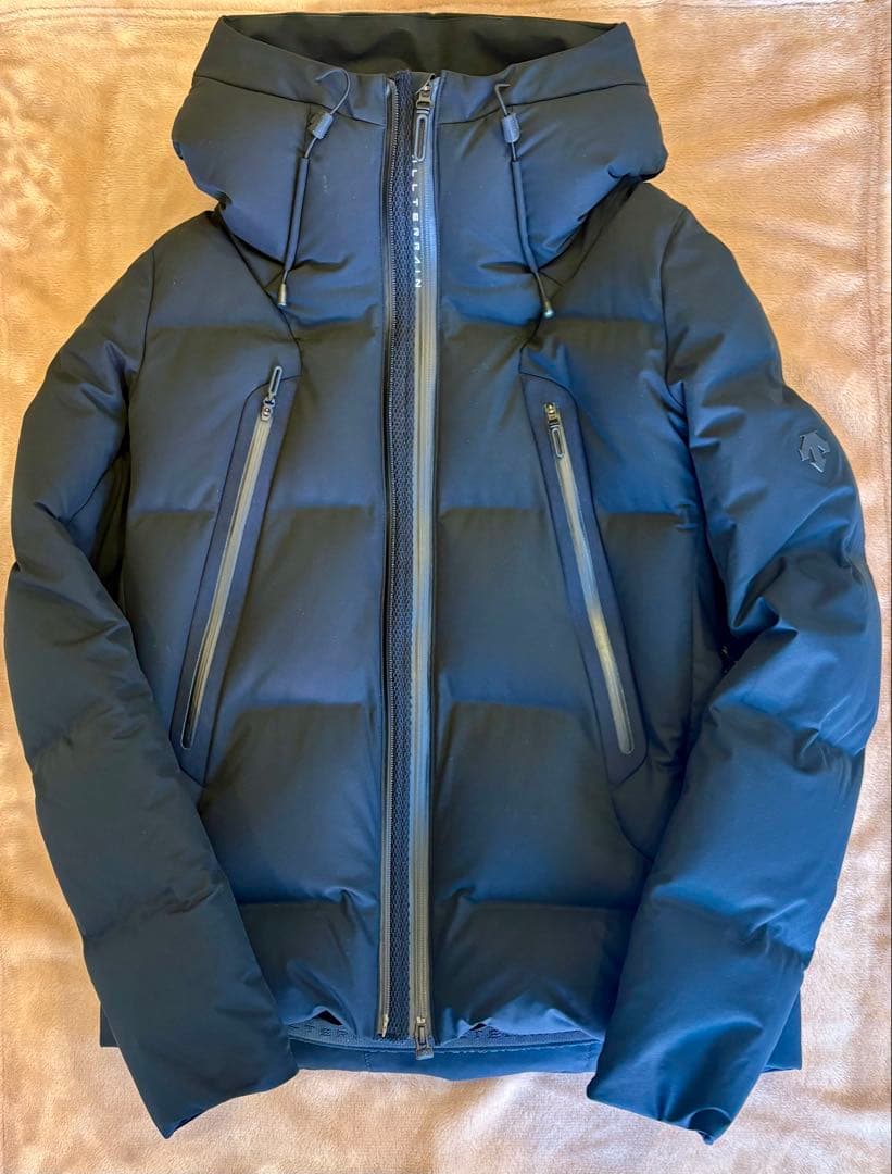 デサントオルテライン 水沢ダウン マウンテニア 黒 M