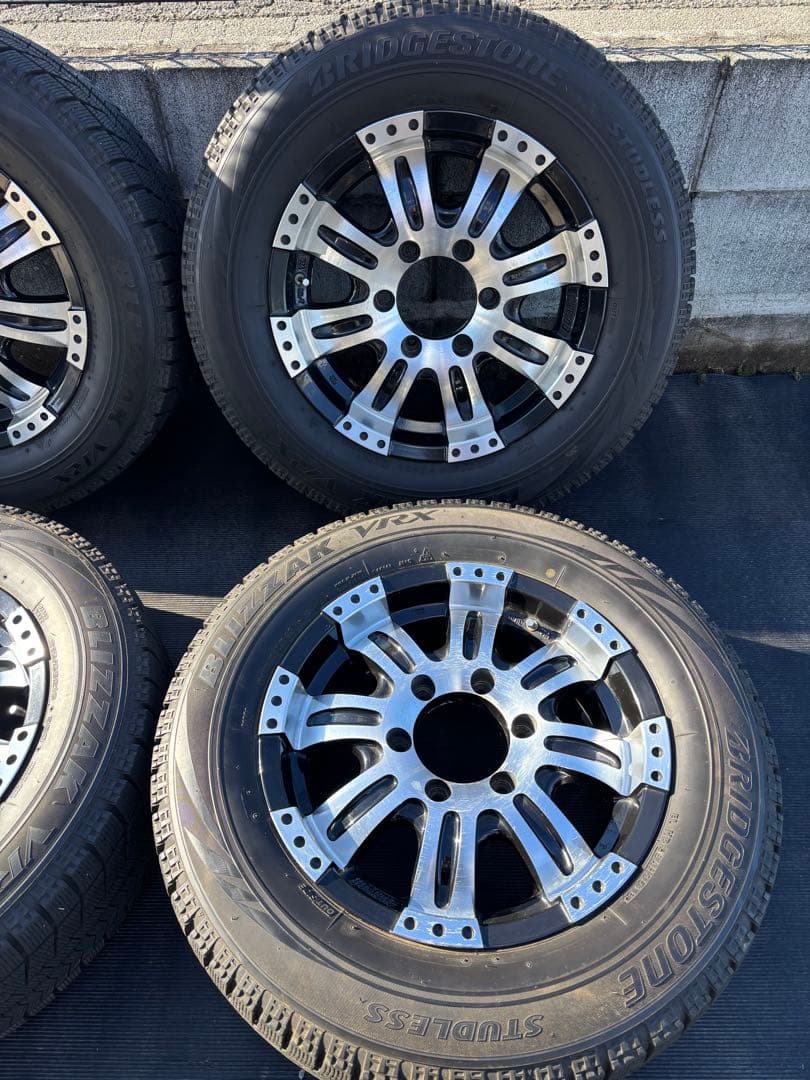 トヨタ　ハイエース用　16インチ スタッドレスタイヤ 4本セット