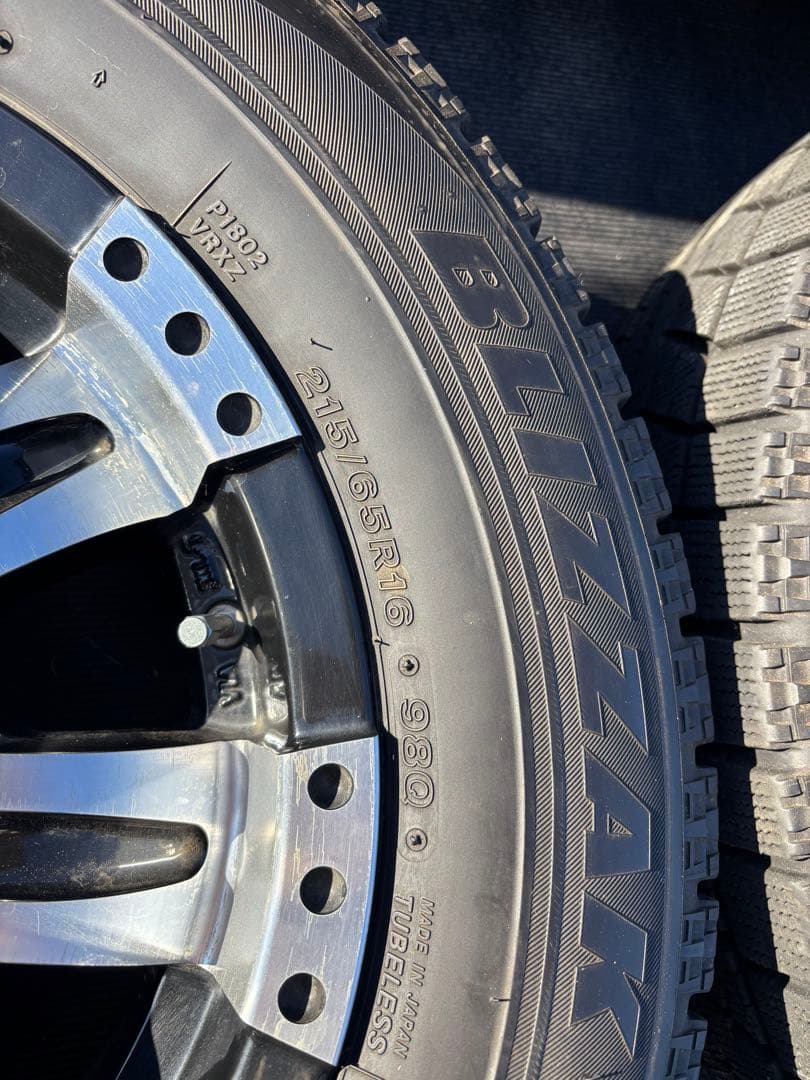 トヨタ　ハイエース用　16インチ スタッドレスタイヤ 4本セット