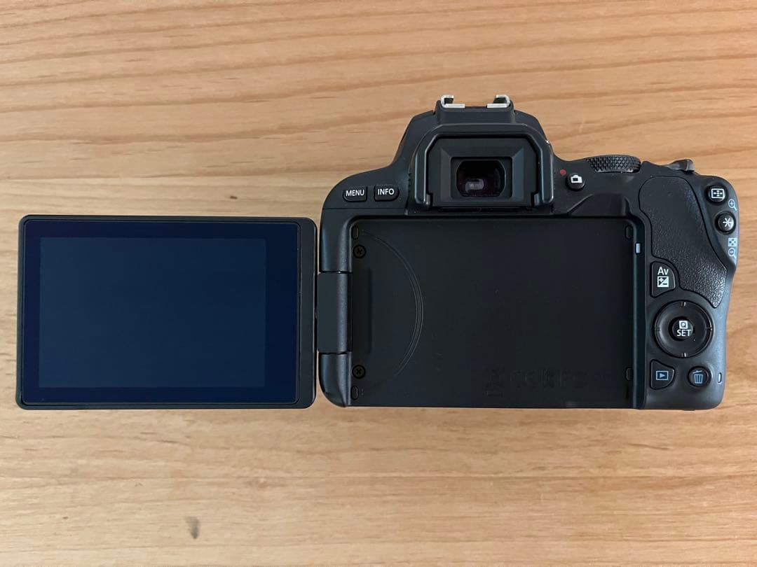 Canon EOS Kiss X9(ブラック) ダブルズームキット(付属品有り)