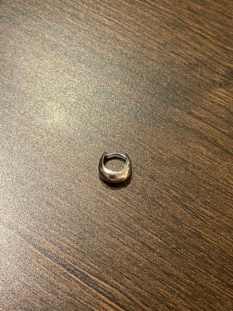 TOM WOOD ICE HUGGIES ミニ シルバー フープ片耳ピアス