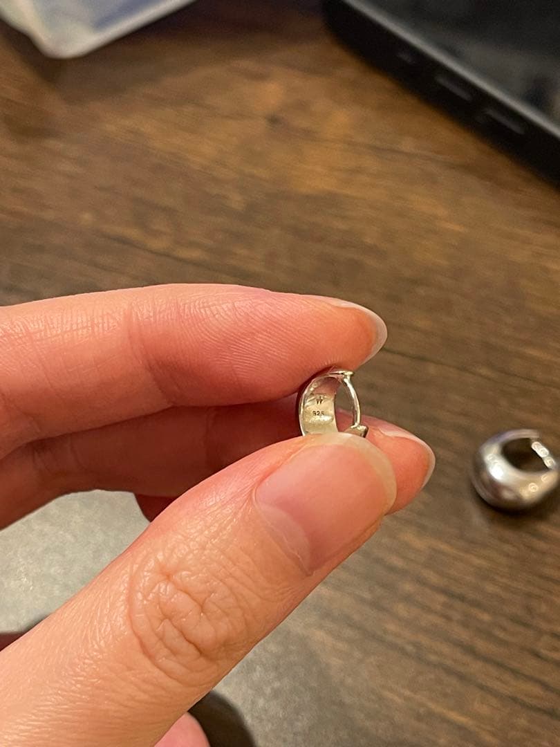 TOM WOOD ICE HUGGIES ミニ シルバー フープ片耳ピアス