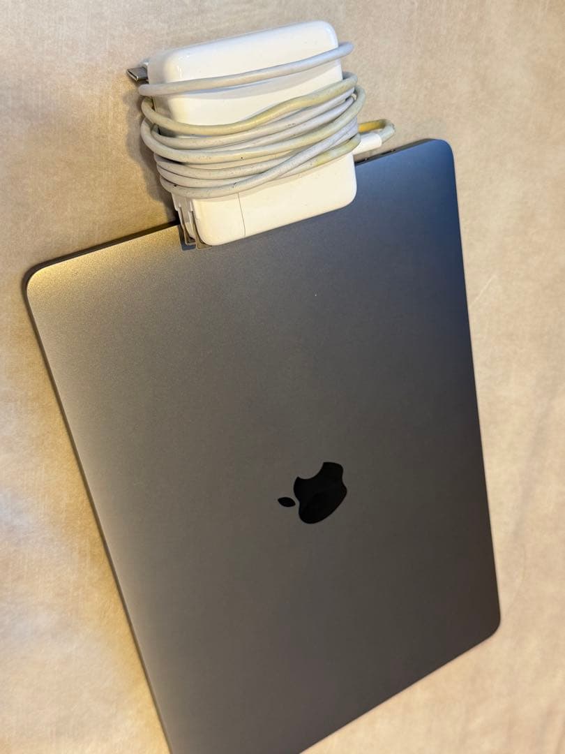 MacBook Pro 2019 13インチ メモリ4USBポート