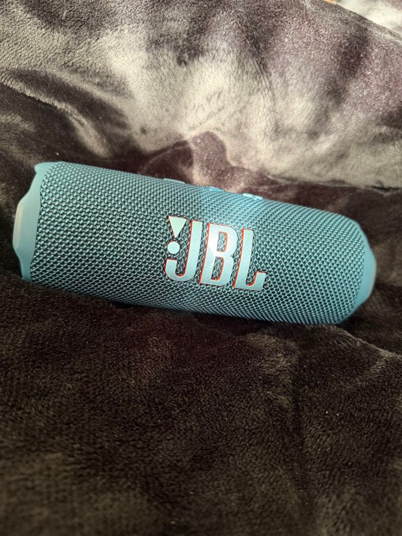 美品 JBL FLIP7 ダークブルー ワイヤレススピーカー 箱付き