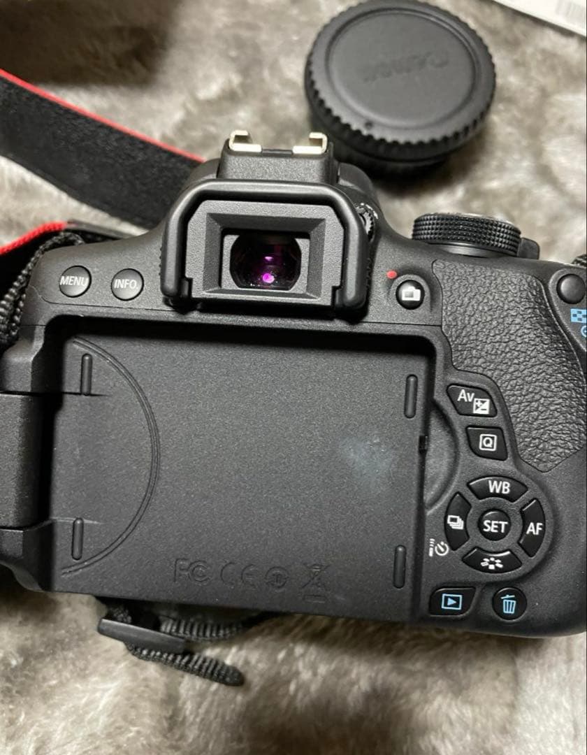 Canon(キャノン) デジタル一眼レフカメラ EOS KISS X8i