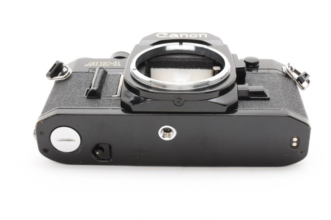 美品 CANON AE-1 ブラック フィルムカメラ　モルト新品交換済 M626