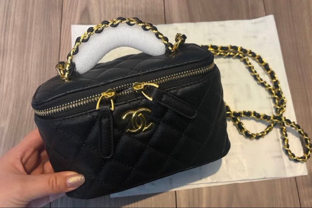 CHANEL ブラック ショルダーバッグ バニティ ノベルティー