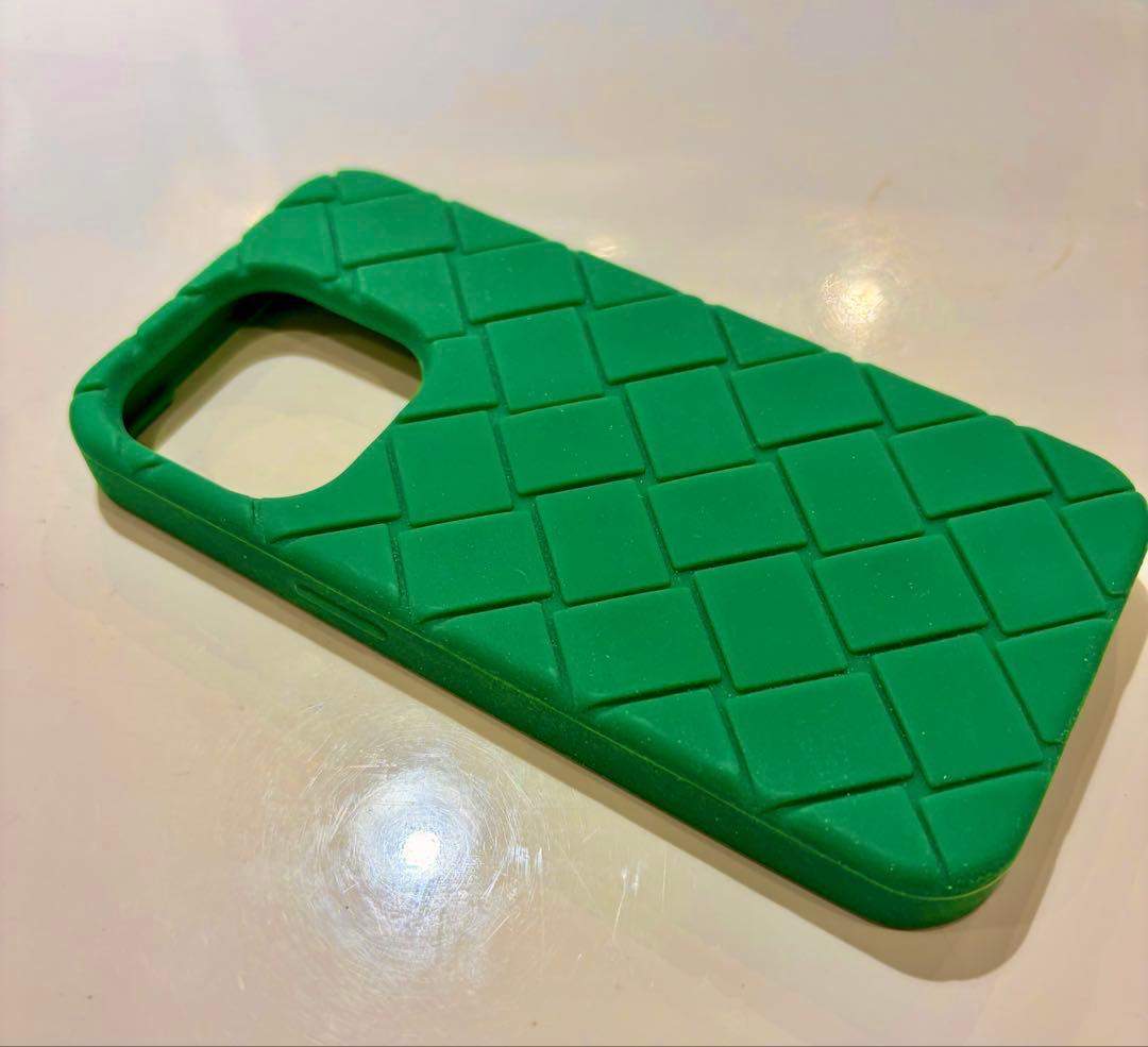 Bottega Veneta iPhone 15 Pro ケース