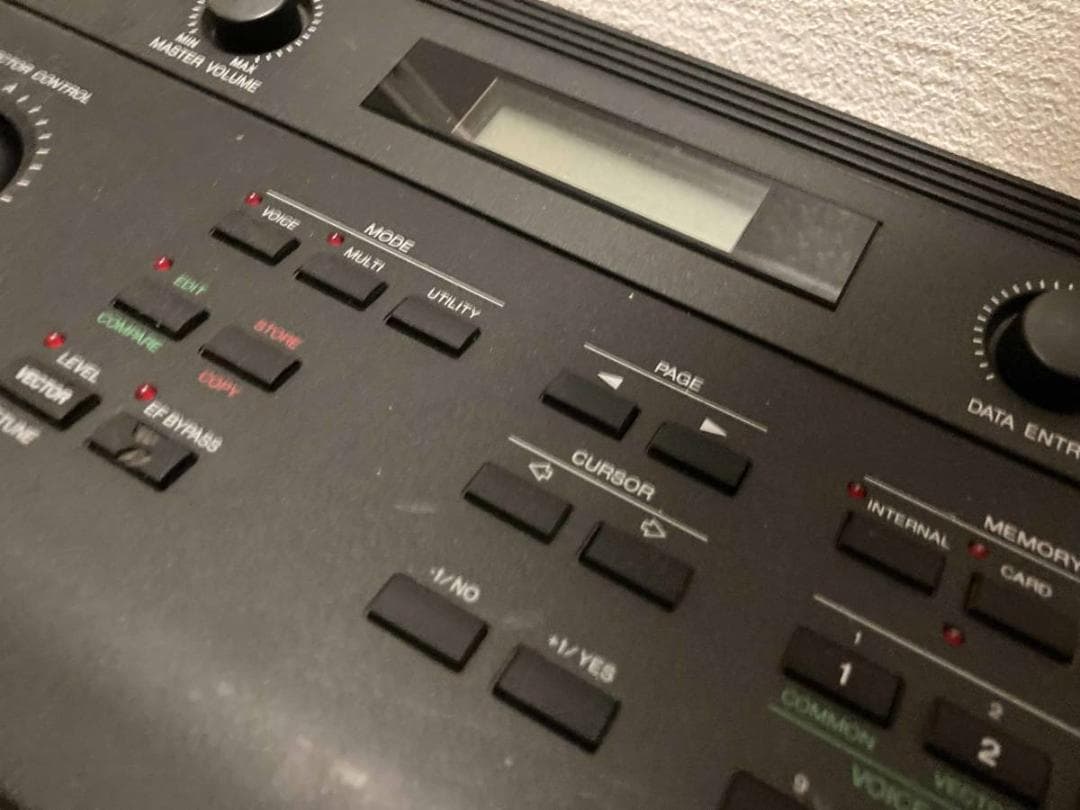 YAMAHA TG33 シンセサイザー