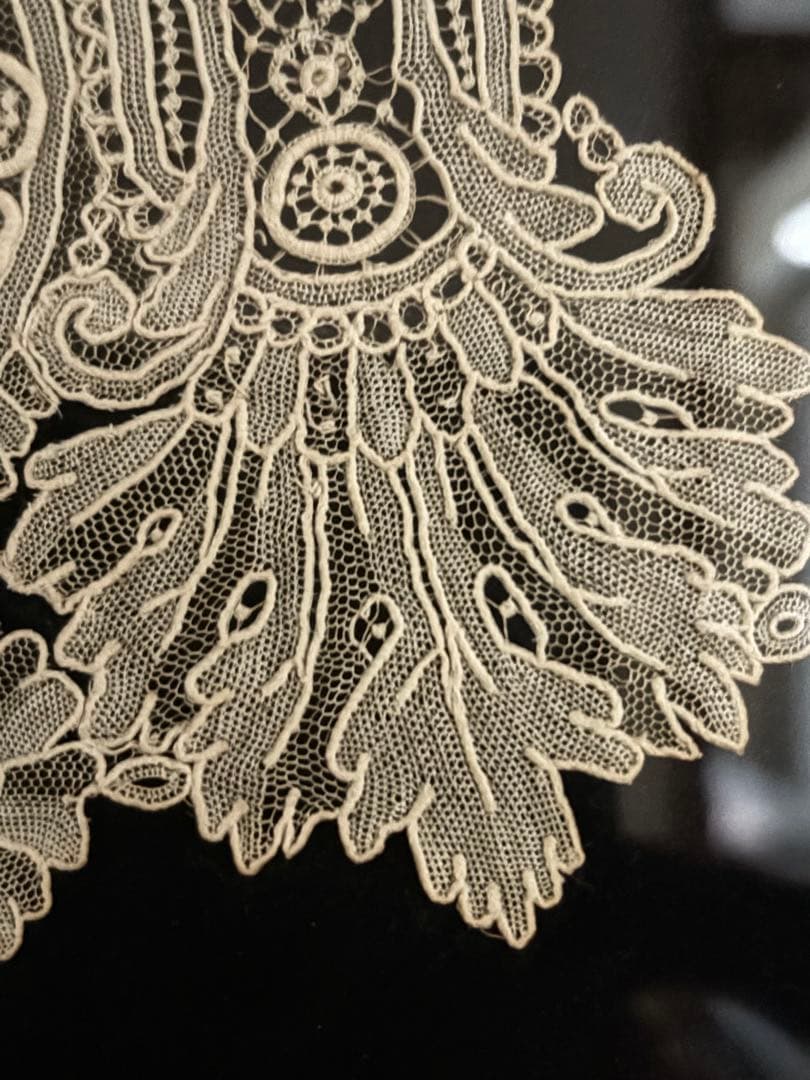 薔薇のアンティークレース　ベルギー